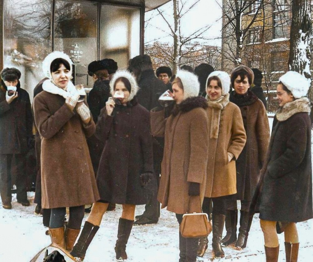 Советский союз «под градусом». Интересные раскрашенные фотографии на пивную тематику