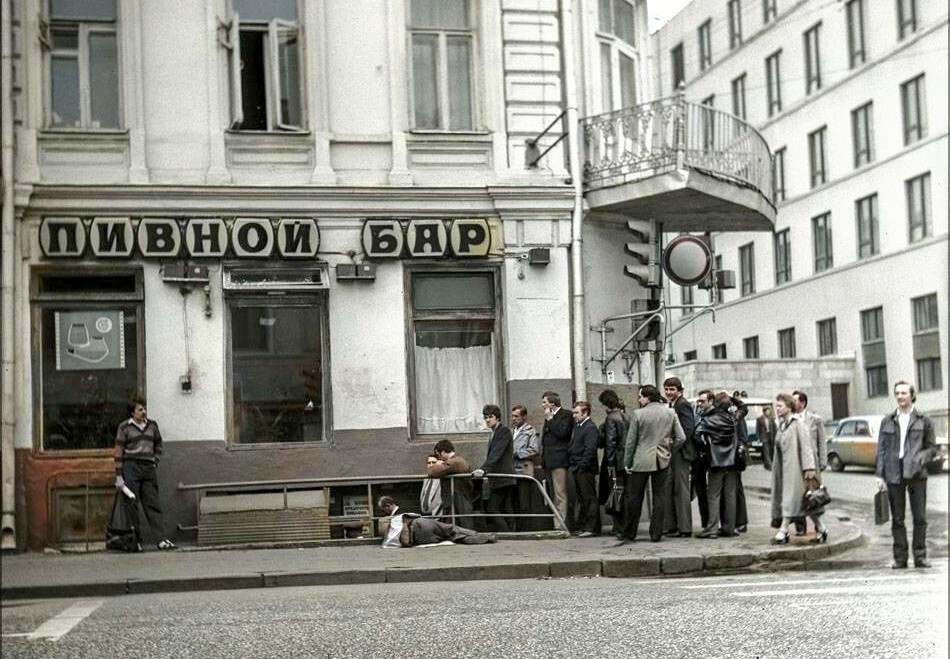 Советский союз «под градусом». Интересные раскрашенные фотографии на пивную тематику