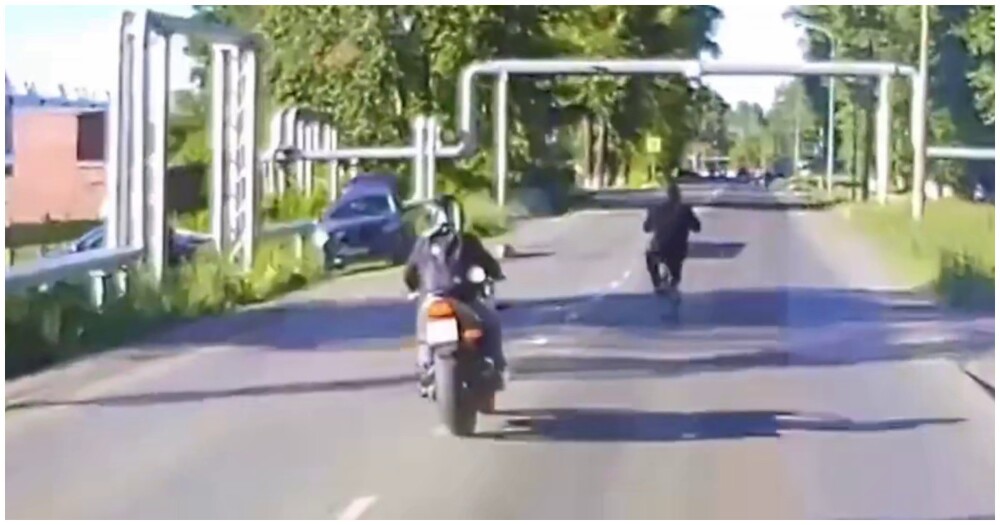 В Кемерове столкнулись самокатчик и мотоциклист
