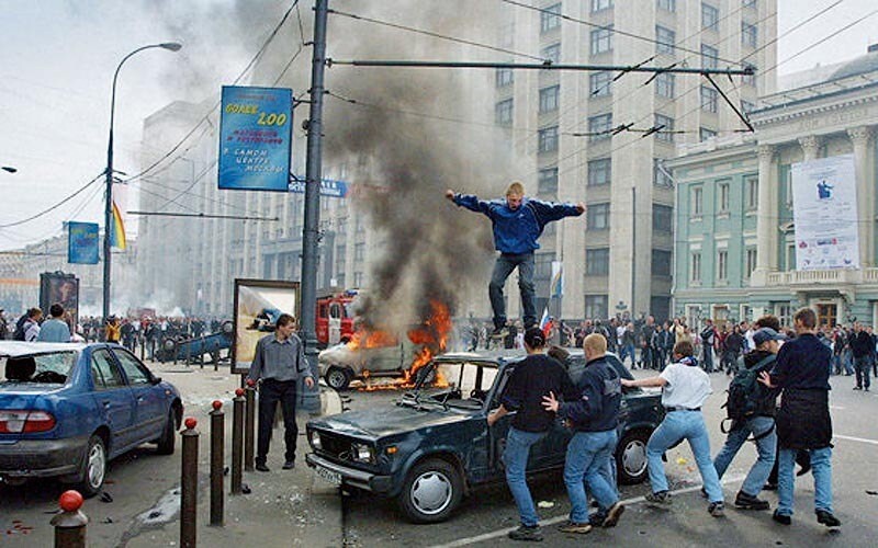 Массовые беспорядки в Москве после вылета сборной России по футболу с Чемпионата Мира 2002 года.
