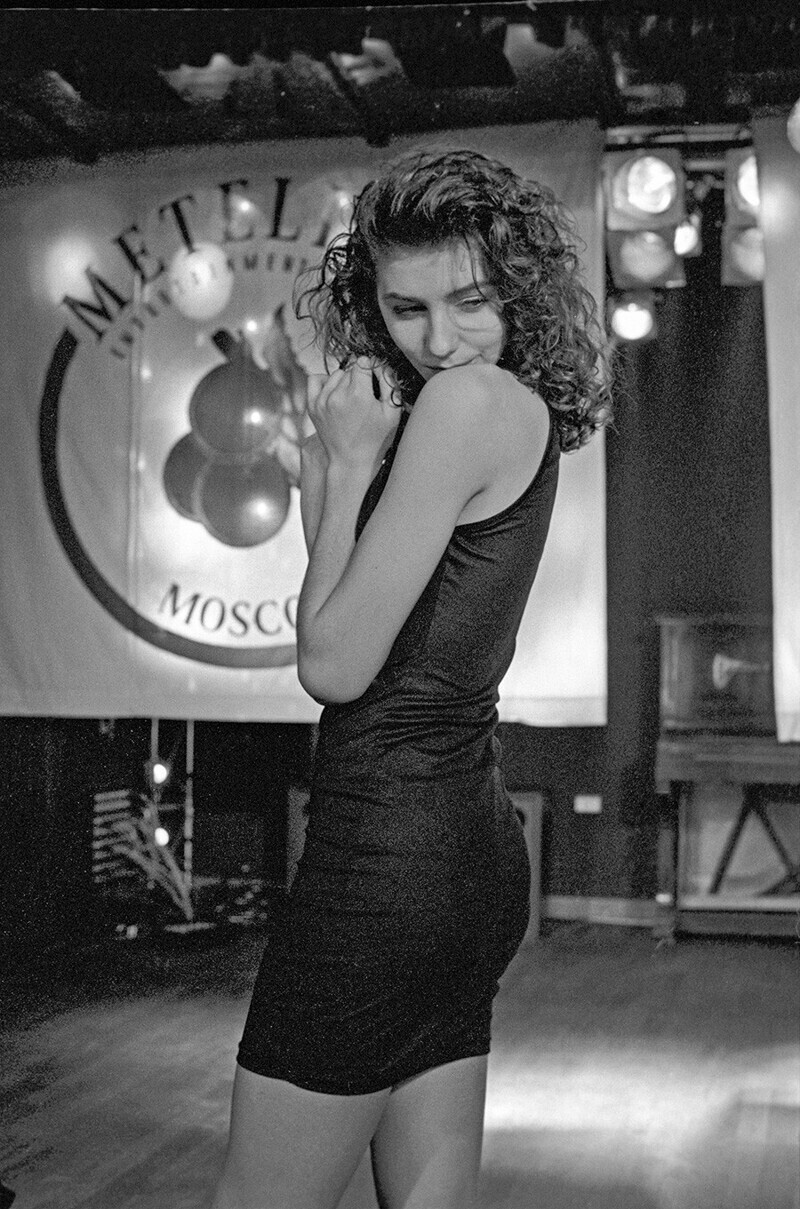 Участница конкурса красоты в ночном клубе "Метелица", Москва 1994 год