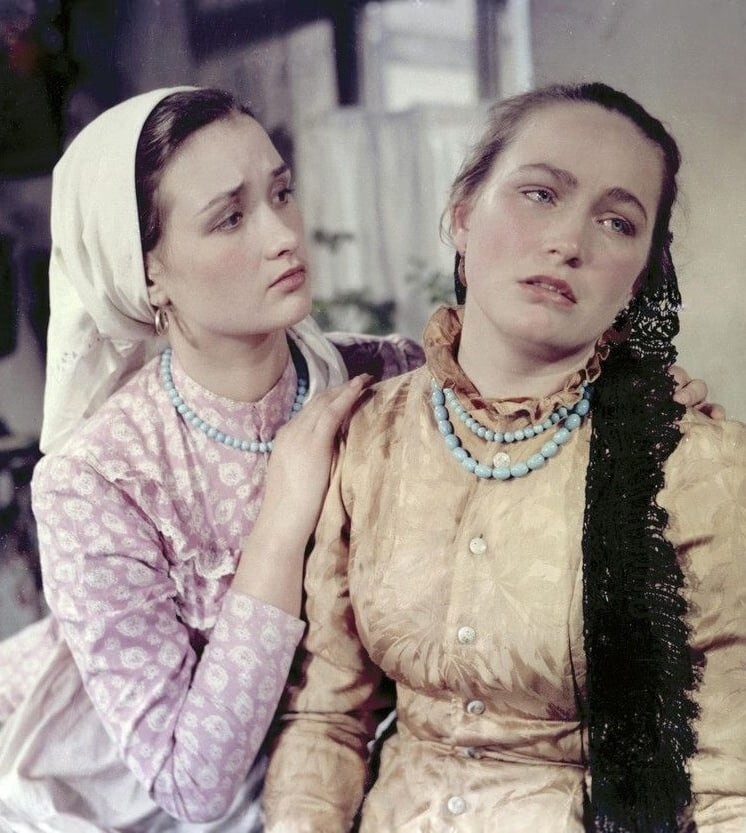 Зинаида Кириенко и Людмила Хитяева в фильме «Тихий Дон», 1957 год.