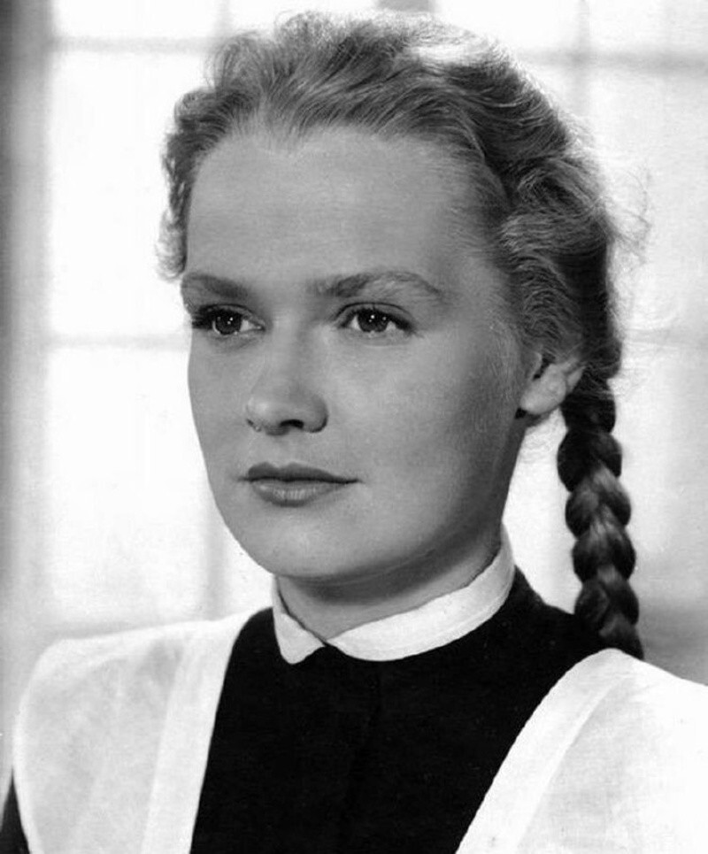 Нина Гребешкова в своей первой не эпизодической роли в фильме Николая Лебедева «Честь товарища», 1953 год.