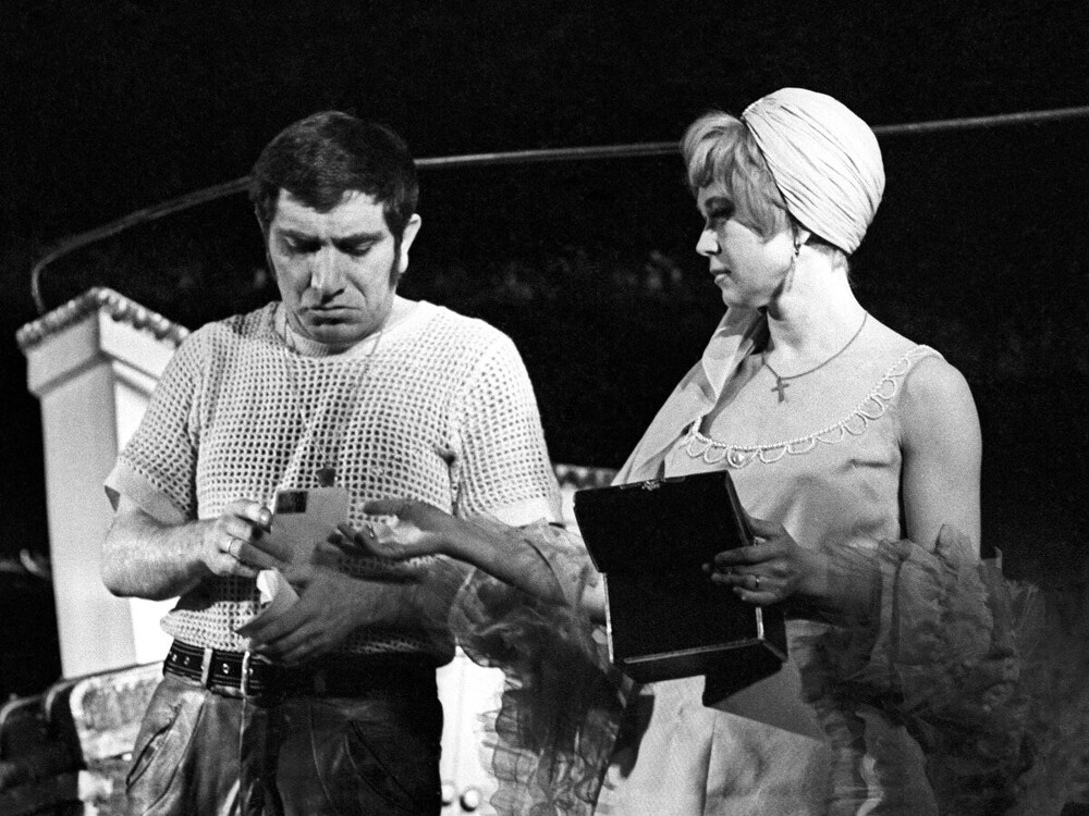 Армен Джигарханян и Светлана Немоляева в спектакле театра имени В. Маяковского «Трамвай „Желание“», 1971 год.