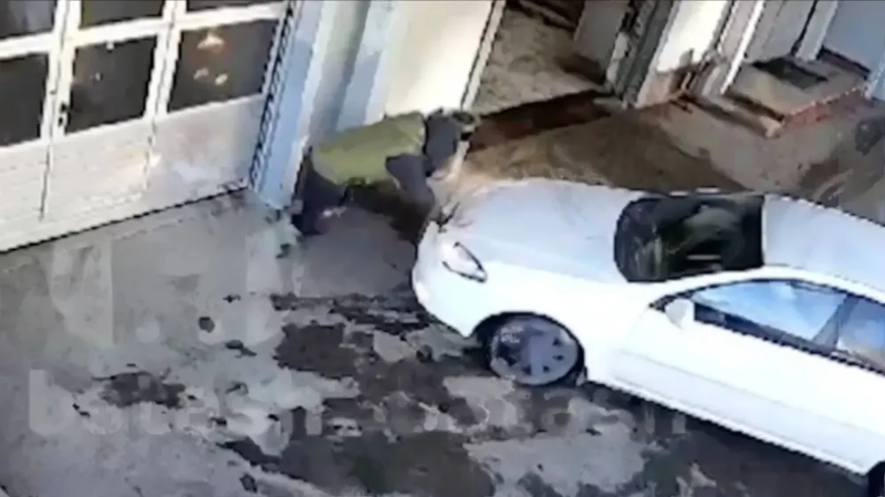  Сотрудники автосалона в Уфе повредили машину клиента
