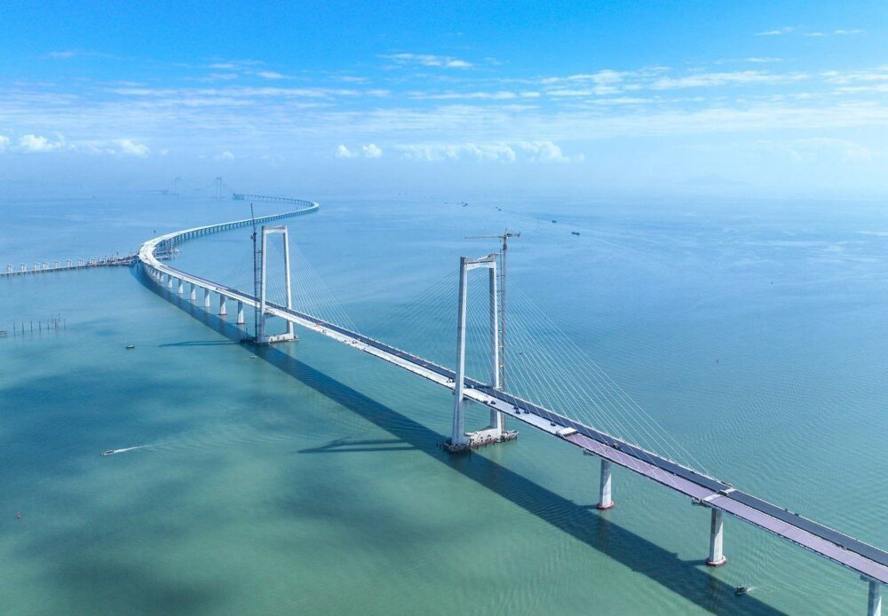В Китае открылось 24-километровое морское шоссе, которое побило 10 мировых рекордов