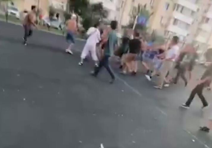 В Краснодаре мужики избили мигрантов, которые заняли спортивную площадку для детей