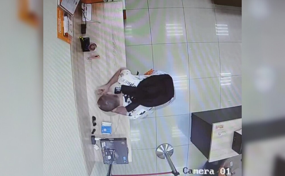 Мужчина на протяжении трёх часов досконально проверял состояние материнской платы