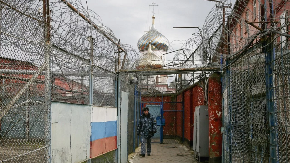 Россиянин обратился к другу, чтобы тот нанял киллера для убийства мужа любовницы, который её изменил