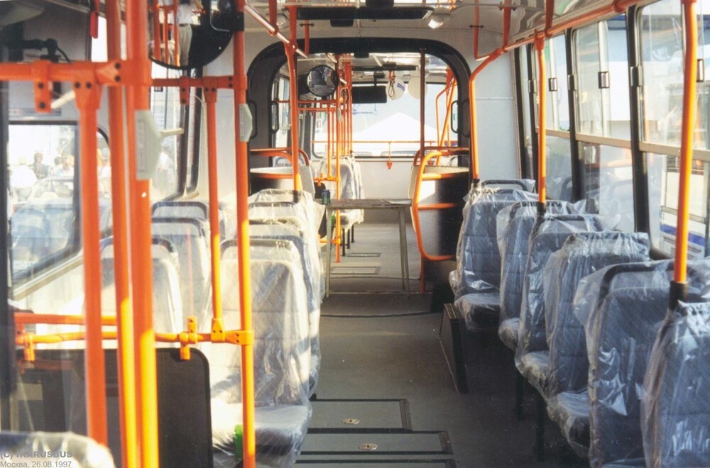 В салоне новенького Ikarus 283.10, 1997 год