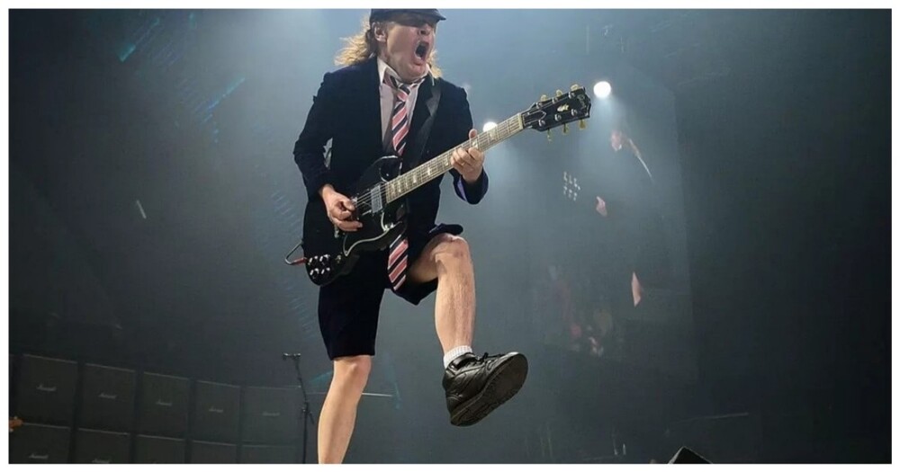 Дедушка Ангус из AC/DC всё еще хорош!