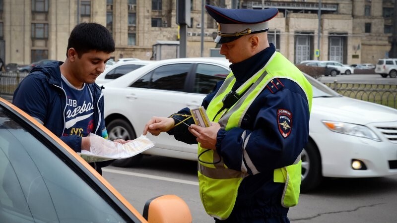 В Ленобласти запретили иностранцам работать в такси