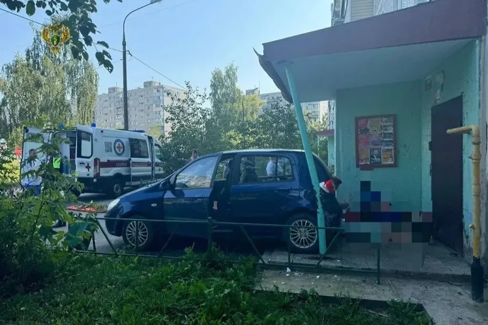 Женщина сдавала задом и наехала на маму с годовалым ребёнком