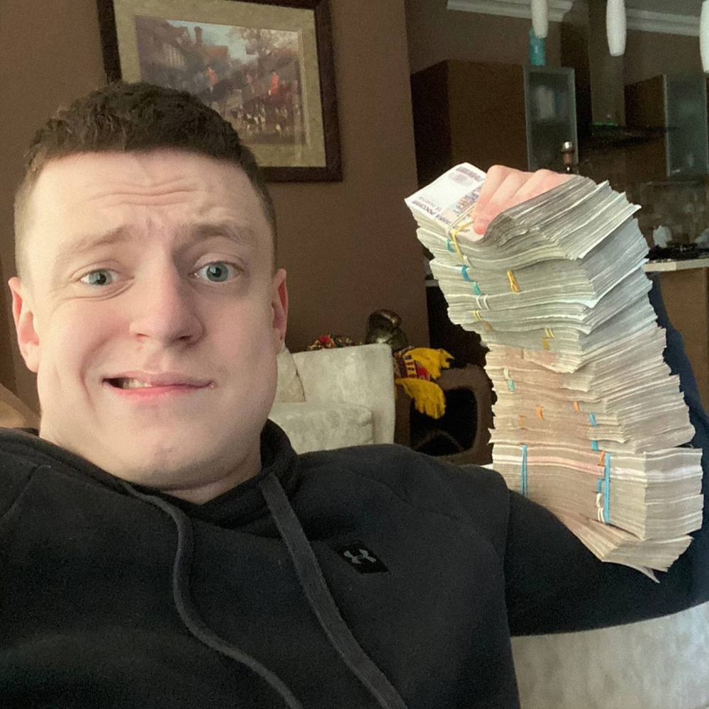 В Госдуме предложили проверить известного у зумеров блогера после того, как подросток решил ему подражать и скончался от отёка мозга