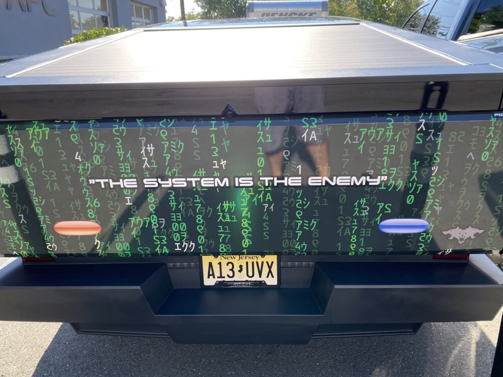 Cybertruck Киану Ривза?