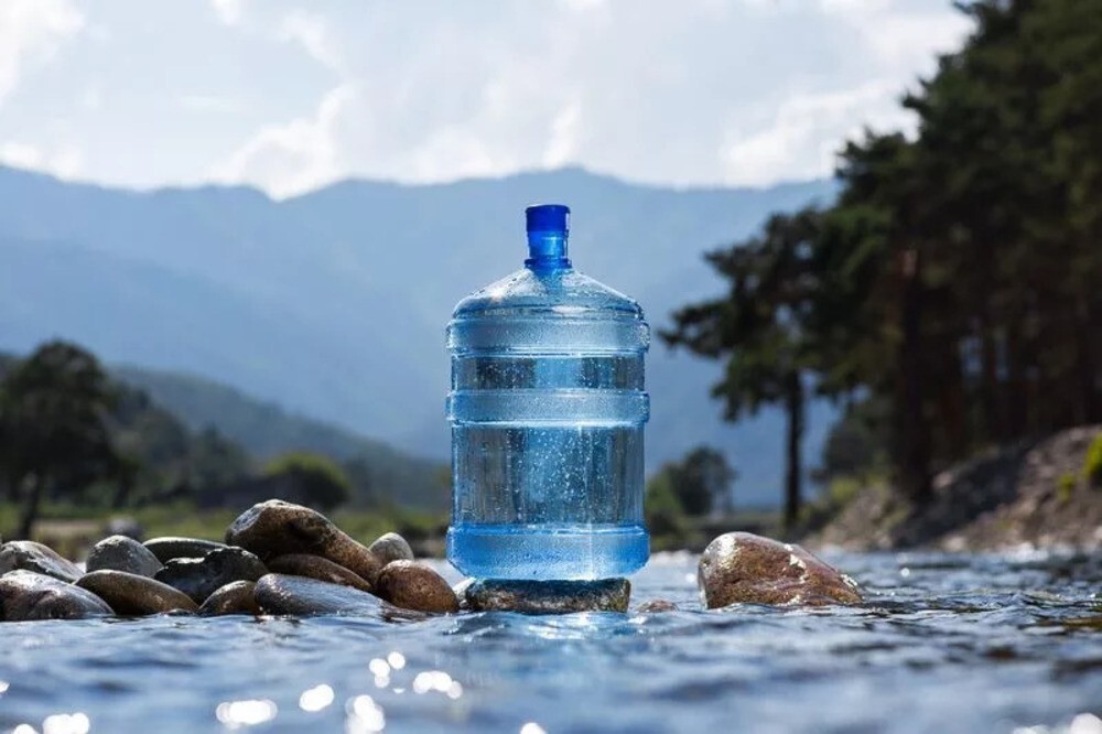 Учёные заявили, что вода в бутылках вреднее водопроводной