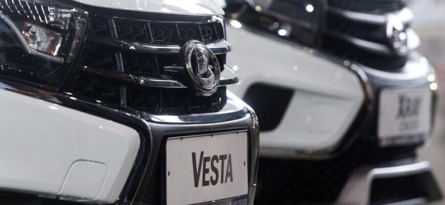 АвтоВАЗ начнет выпуск Lada Vesta с климат-контролем в 2025 году