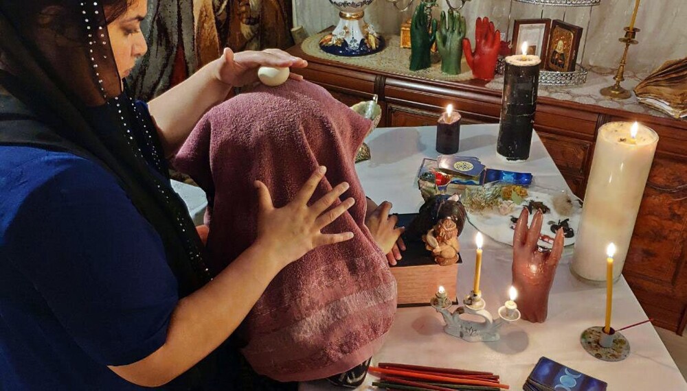 Жители Свердловской области подали в суд на гадалку, которая не смогла снять порчу