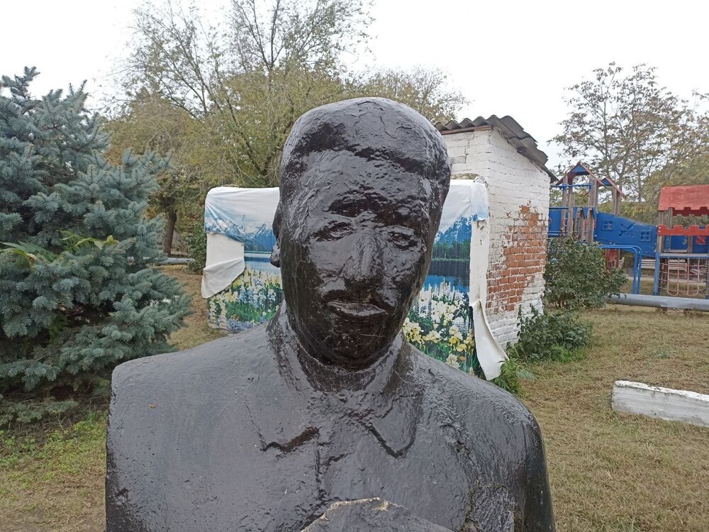 "Я художник, я так вижу!": в сети завирусились фото памятника Сталину в станице под Ставрополем