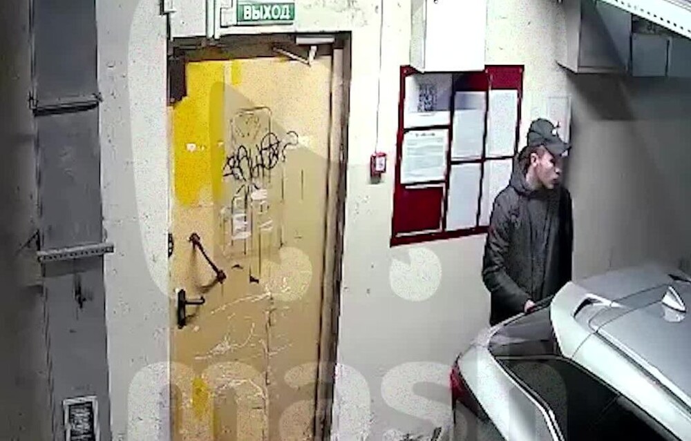 Вор попался на камеры, пытаясь устроить серьёзную кражу на паркинге в Петербурге