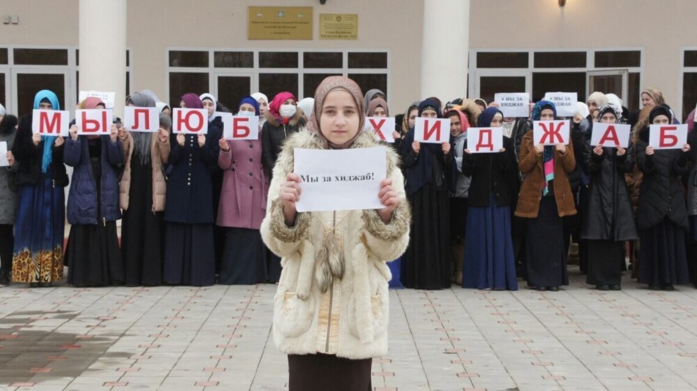 Школьникам Владимирской области запретили приходить на занятия в никабах и хиджабах