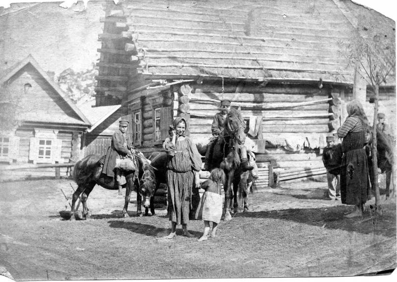 В деревне Дата съемки-1910-е Авторство снимка приписывается Алексею Мазурину