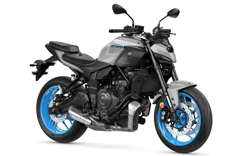 Yamaha MT-07 после радикальной переделки стала легче, несмотря на технические улучшения, но сохранила двигатель CP2