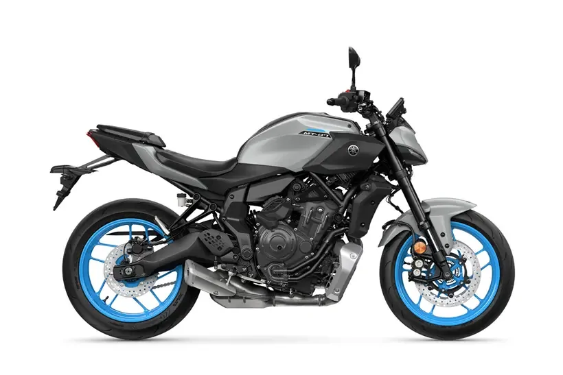 Yamaha MT-07 после радикальной переделки стала легче, несмотря на технические улучшения, но сохранила двигатель CP2