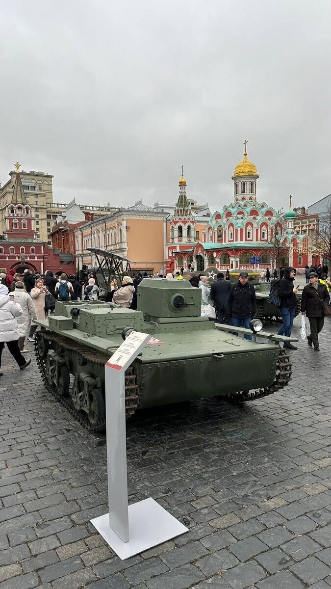 На Красной площади заработал Музей под открытым небом в честь парада 7 ноября 1941 года. Советую к посещению