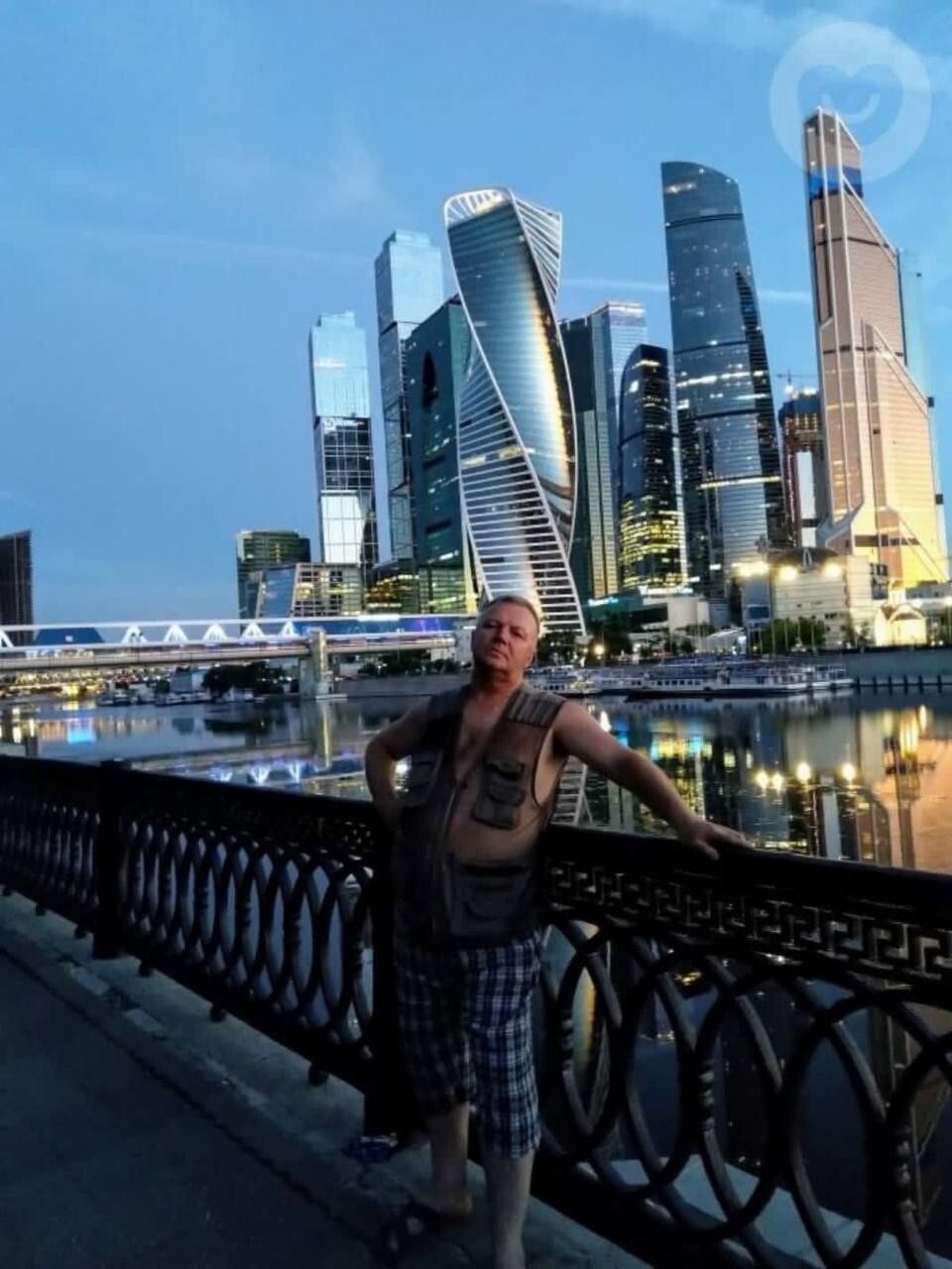 Чем вам эти женихи с сайтов знакомств не подходят?