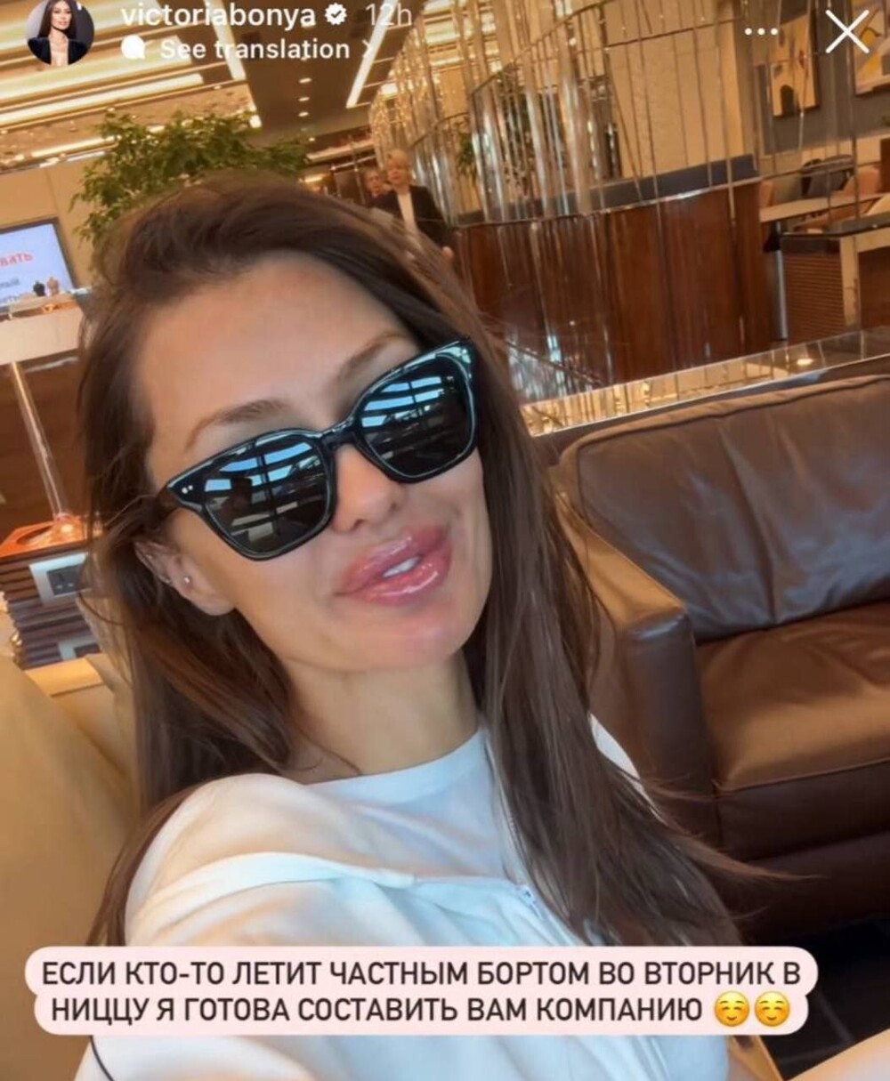 Эскорт-привычки так и остались.