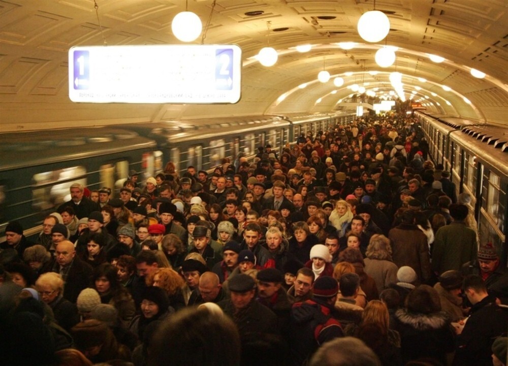 В Госдуме не поддержали идею об обязанности чиновников ездить на общественном транспорте