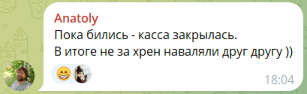 В Питере мужики не поделили место в очереди за пивом и устроили массовую драку