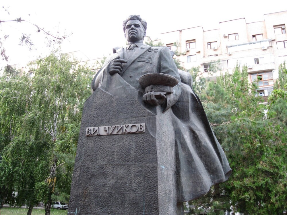 Памятник В.И.Чуйкову в Волгограде
