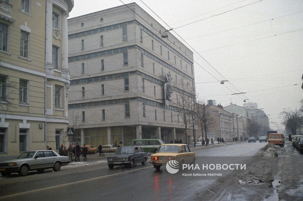 А такой в 1986 году была улица Чехова (современная улица Малая Дмитровка).