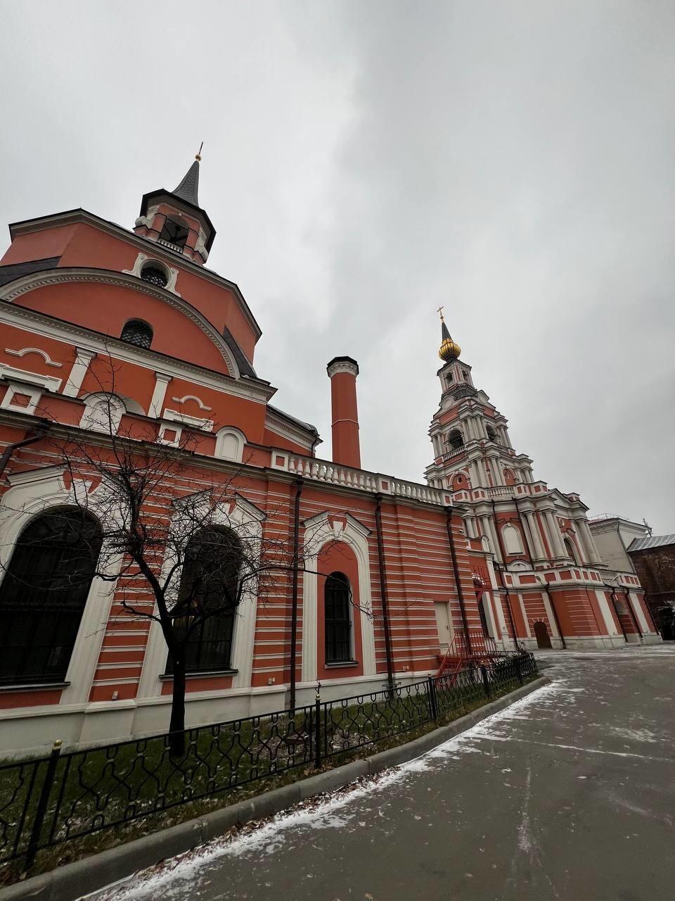 Храм апостолов Петра и Павла в Новой Басманной слободе