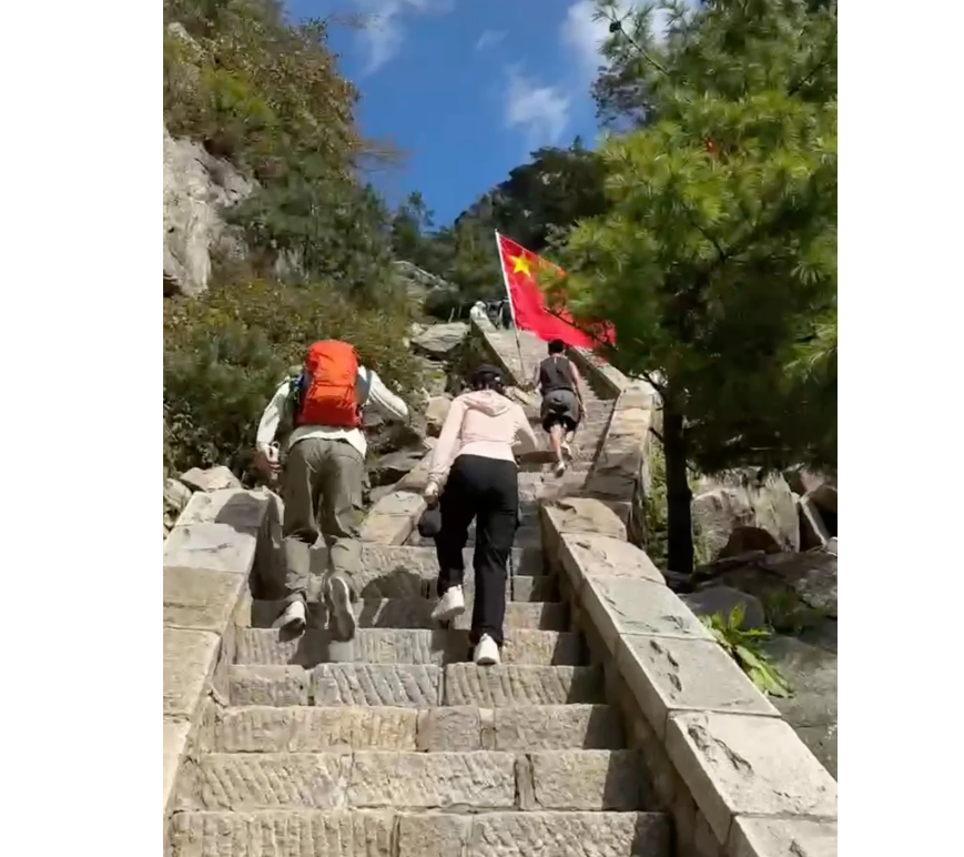 Новая профессия в Китае: красивый скалолаз
