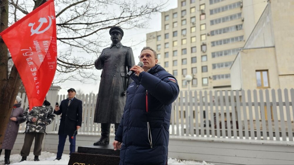 В Вологде открыли памятник Сталину