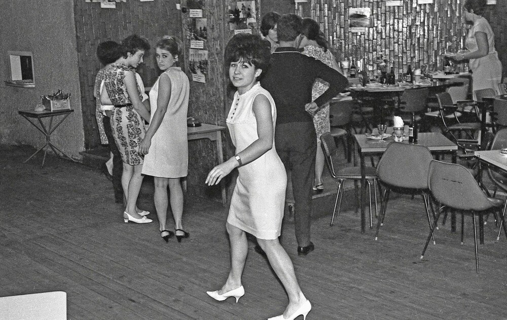 В кафе «Синяя птица». г. Москва. 1968 год. Фотограф Валерий Усманов.