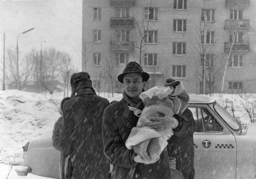 Архив Валерия Усманова.   Сын родился. 1968 год. Фотограф Валерий Усманов.