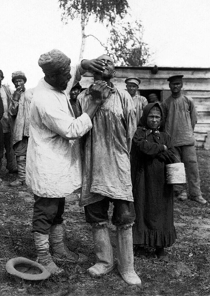 Участок железной дороги Белорецк – Запрудовка. Железнодорожники во время отдыха. Неизвестный автор, 1912 год, Государственный исторический музей Южного Урала.