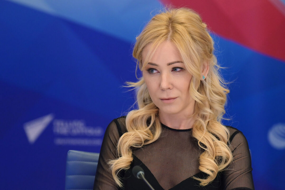«Вызовите рвоту и запачкайте себя»: Екатерина Мизулина ополчилась на школьный учебник ОБЖ за советы девушкам, как избежать сексуального насилия