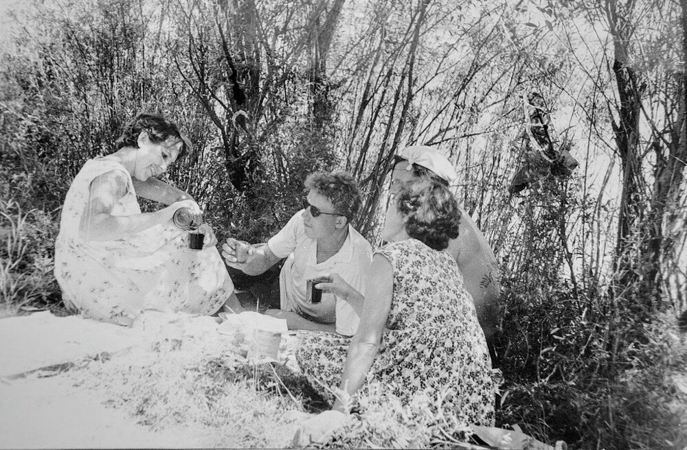 Архив Натальи Береговой.  «Эх, хорошо в стране советской жить». 1961 год. Фотограф Владимир Иванец.