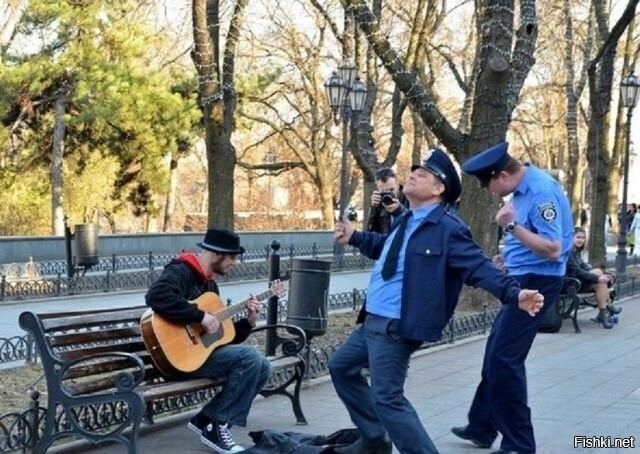 Праздник к нам приходит