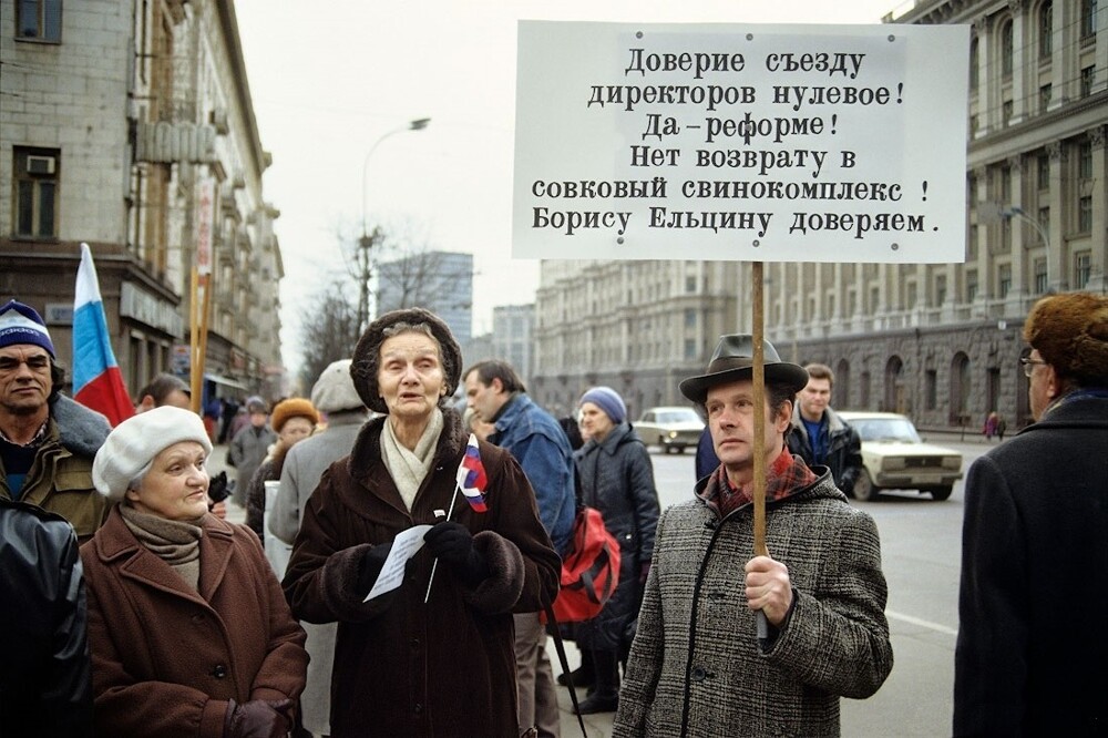 Митинги были разные - за сохранение СССР, против СССР, за демократов, за социалистов и за кого только их не было. 