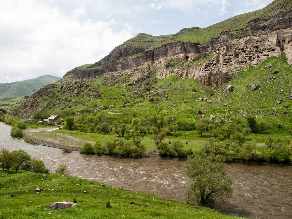 Вардзия - пещерный город царицы Тамары