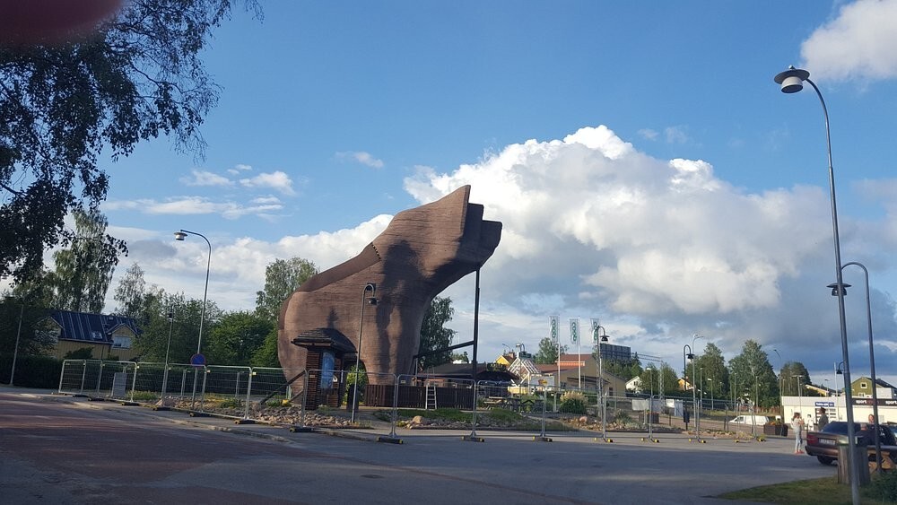 Гигантский деревянный медведь из Свега