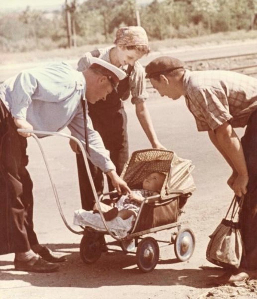 «Ваши права, гражданин...» 1952 год. Автор: Роберт Диамент.