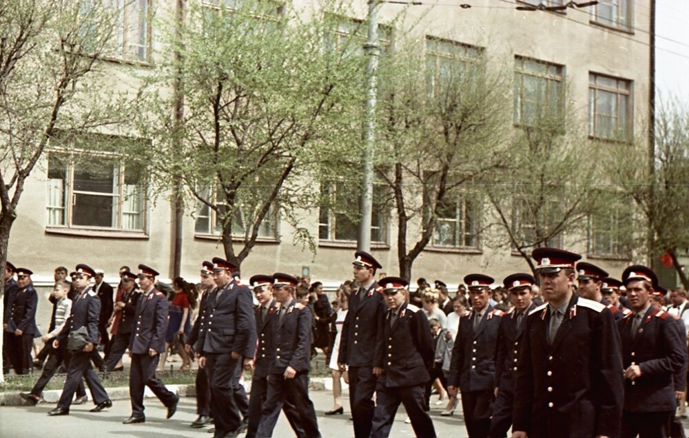 Архив Василия Тимофеевича Городова. Первомай в Белгороде. 1980 год. Автор: Егор Городов.