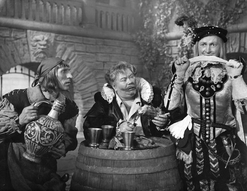 Сергей Филиппов, Михаил Яншин и Георгий Вицин в фильме «Двенадцатая ночь», 1955 год.